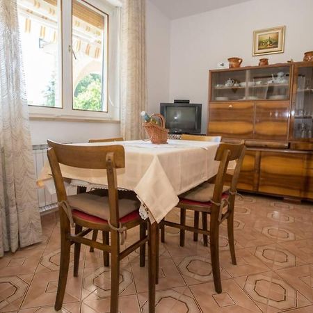 Garden View Apartment In Porec For 2 - 3 Persons Exterior photo